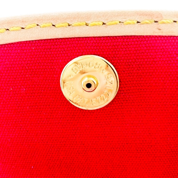 Dooney and Bourke wallet/coin purse with hearts - Picture 3 of 7